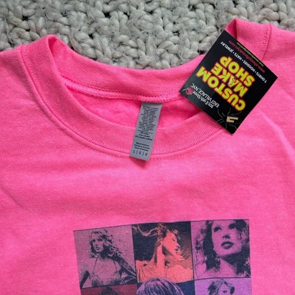 Aliens of Brooklyn Taylor Swift The Era Tour Sweater L NWT - Picture 5 of 11